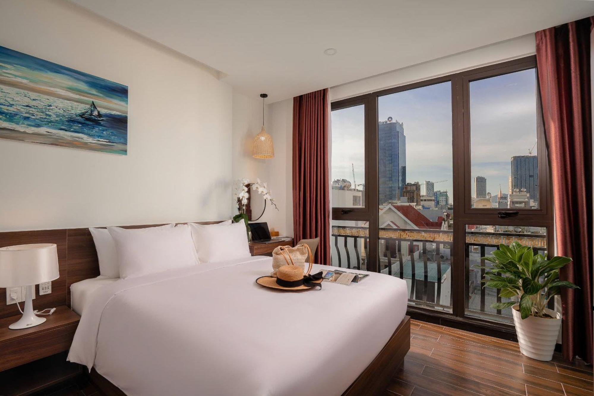Dragon View Riverfront Hotel Da Nang Exterior photo